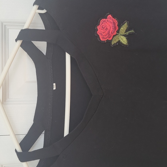 Black Rose crop top sz. M - Picture 2 of 6